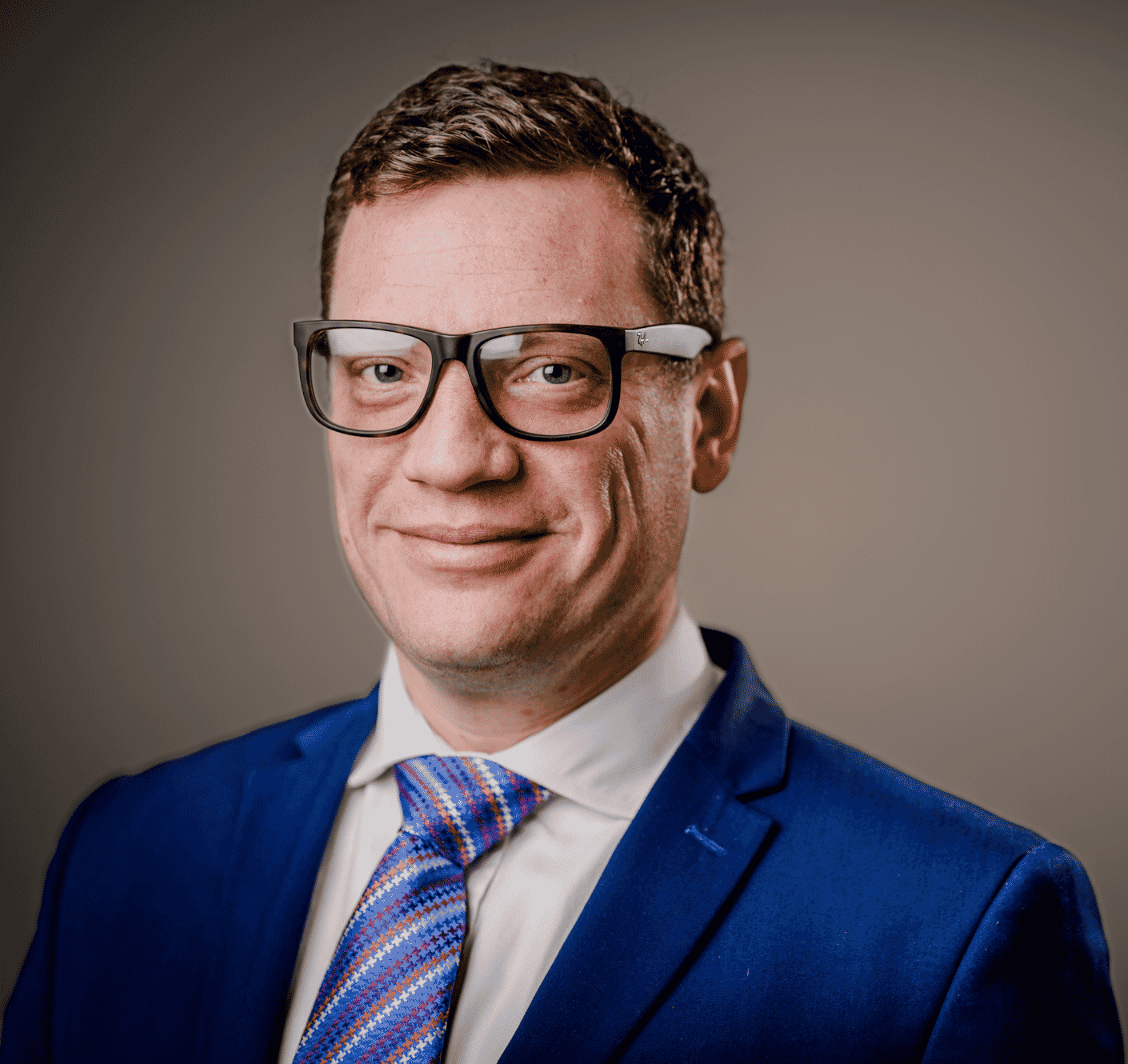 Oli-headshot-e1703153708261